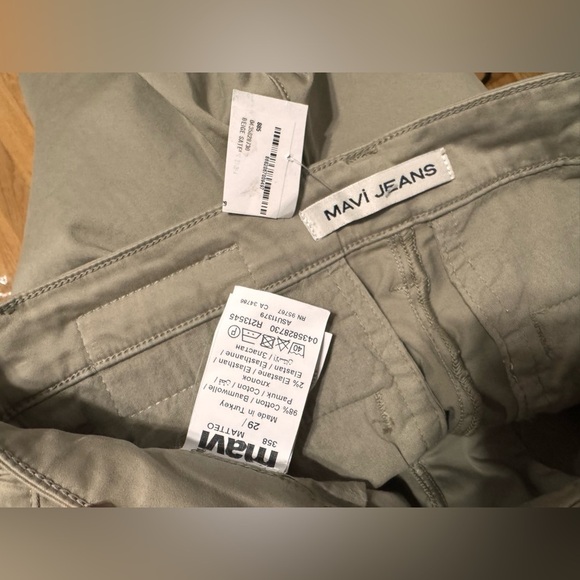 Mavi Matteo Shorts, Beige Sateen Twill - Picture 7 of 7